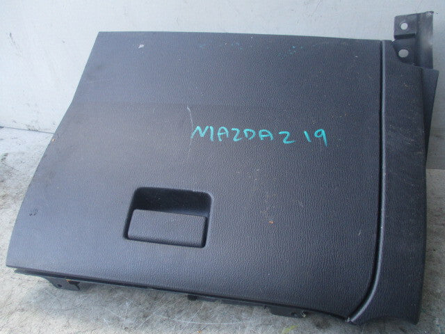 2019 MAJDA 2 1.5 PETROL FRONT DASHBOARD STORAGE GLOVE BOX