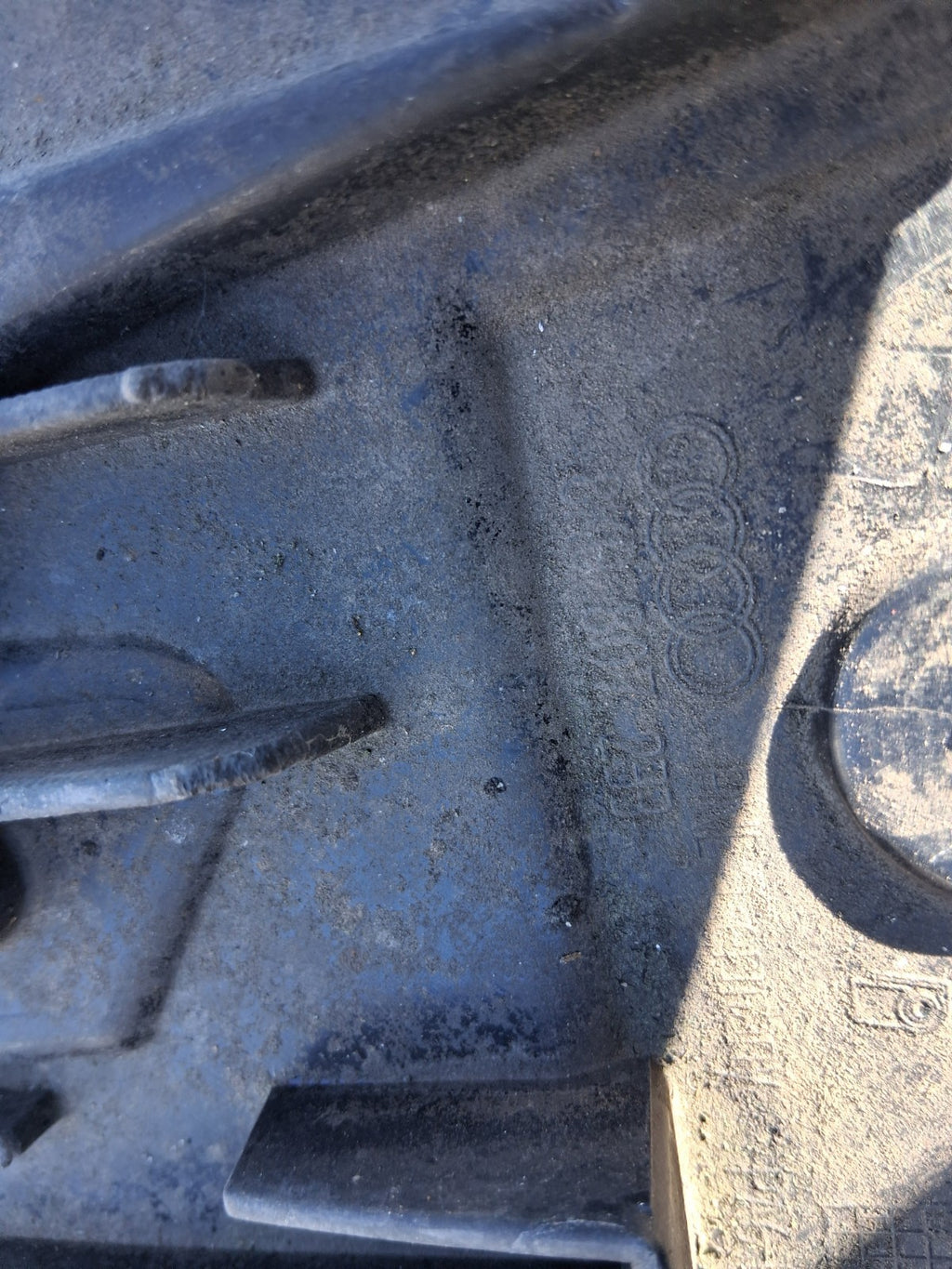2008 AUDI A4 B8 FRONT BUMPER RADIATOR GRILL 8K0807233