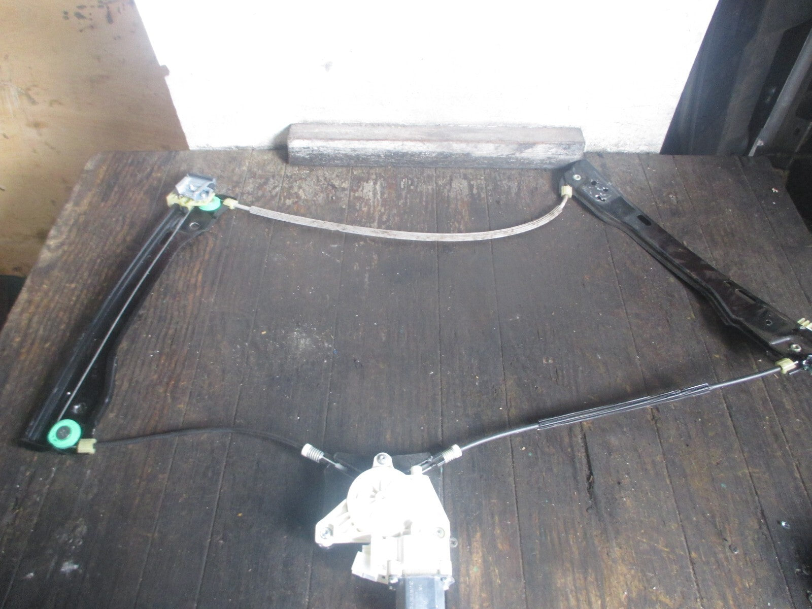 MERCEDES-BENZ W204 OSF DRIVER SIDE FRONT WINDOW REGULATOR & MOTOR A2048200242