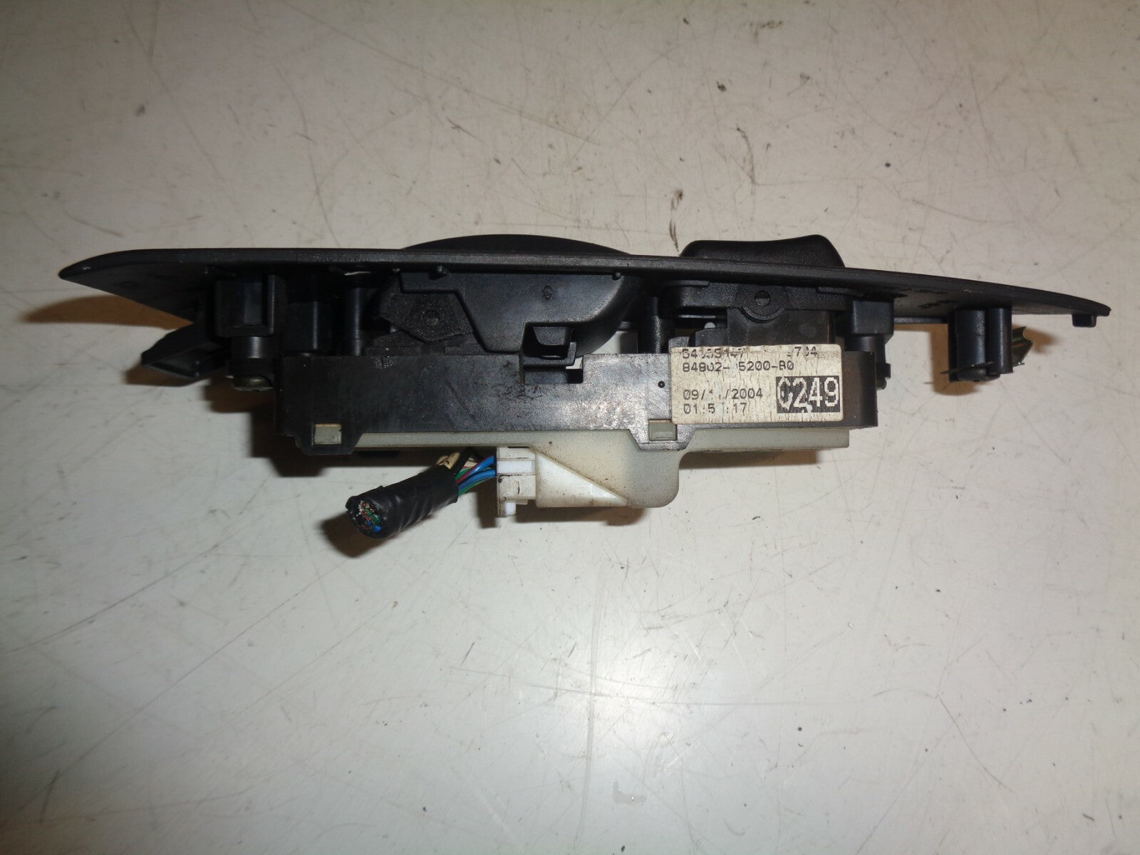 TOYOTA AVENSIS 2004 HATCHBACK OSF DRIVER SIDE FRONT WINDOW AUTO SWITCH