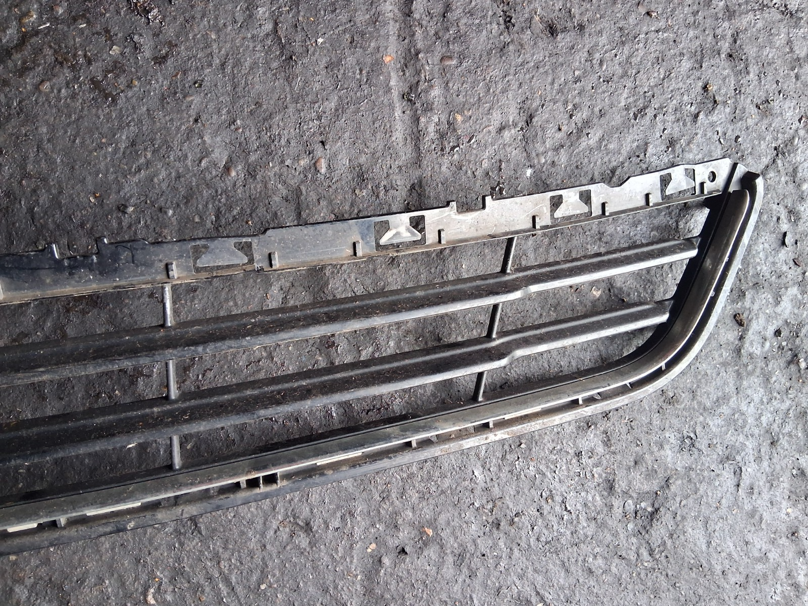 2016 FORD MONDEO MK5 HATCHBACK FRONT BUMPER LOWER GRILL DS7317B968