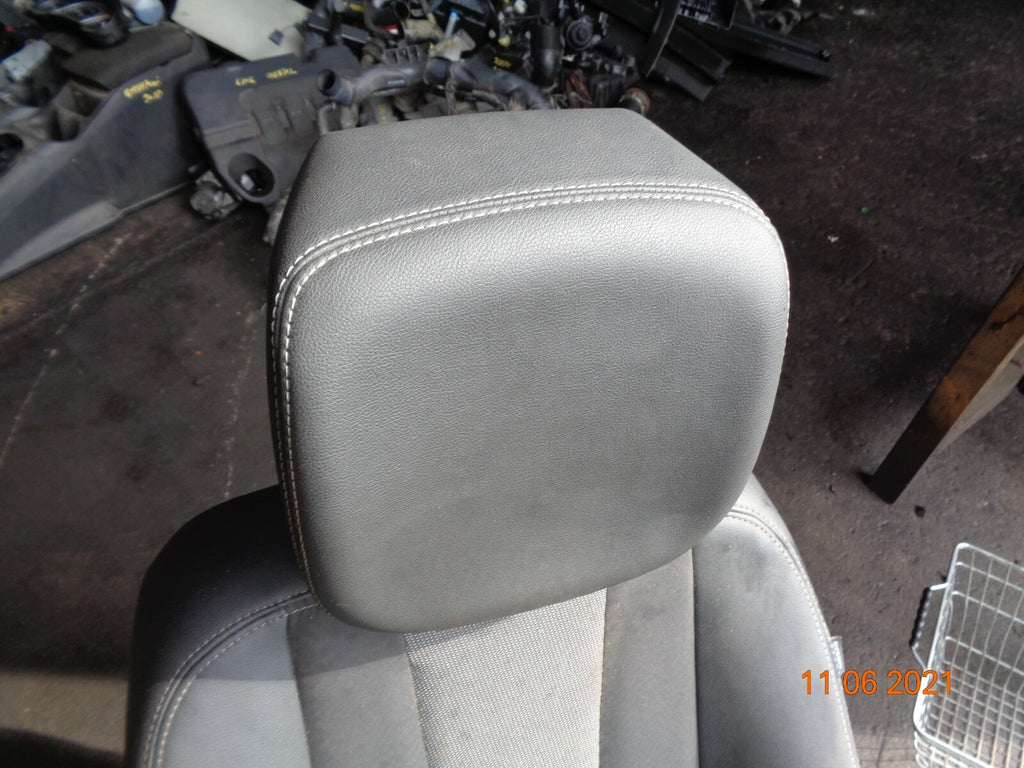 RENAULT MEGANE MK3 2014 NSF PASSENGER SIDE FRONT HALF LEATHER SEAT ASSEMBLY