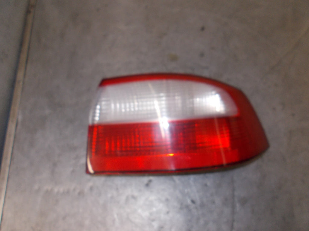 RENAULT LAGUNA 2005 MK2 OSR DRIVER SIDE REAR TAIL LIGHT 23450202