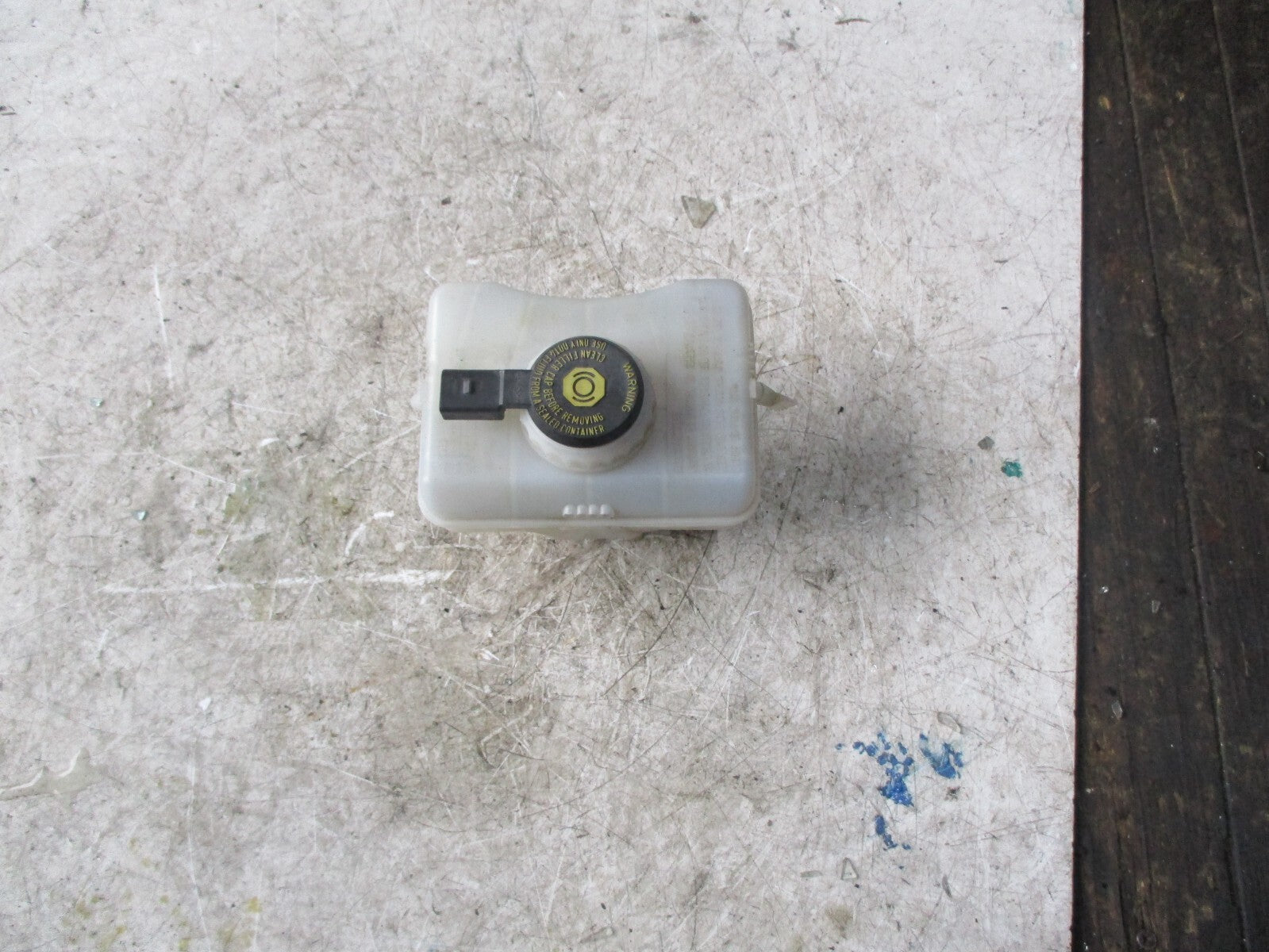 AUDI A6 2017 BRAKE BOTTLE TANK 8K0611301C