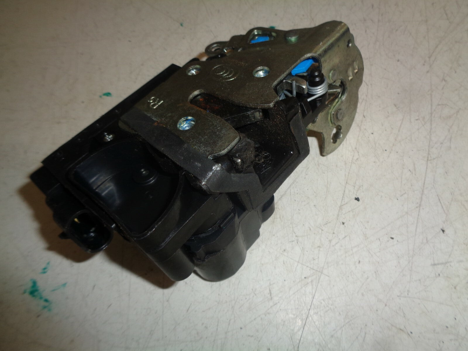 VAUXHALL VIVA 2016 OSF DRIVER SIDE FRONT DOOR LOCK MECHANISM