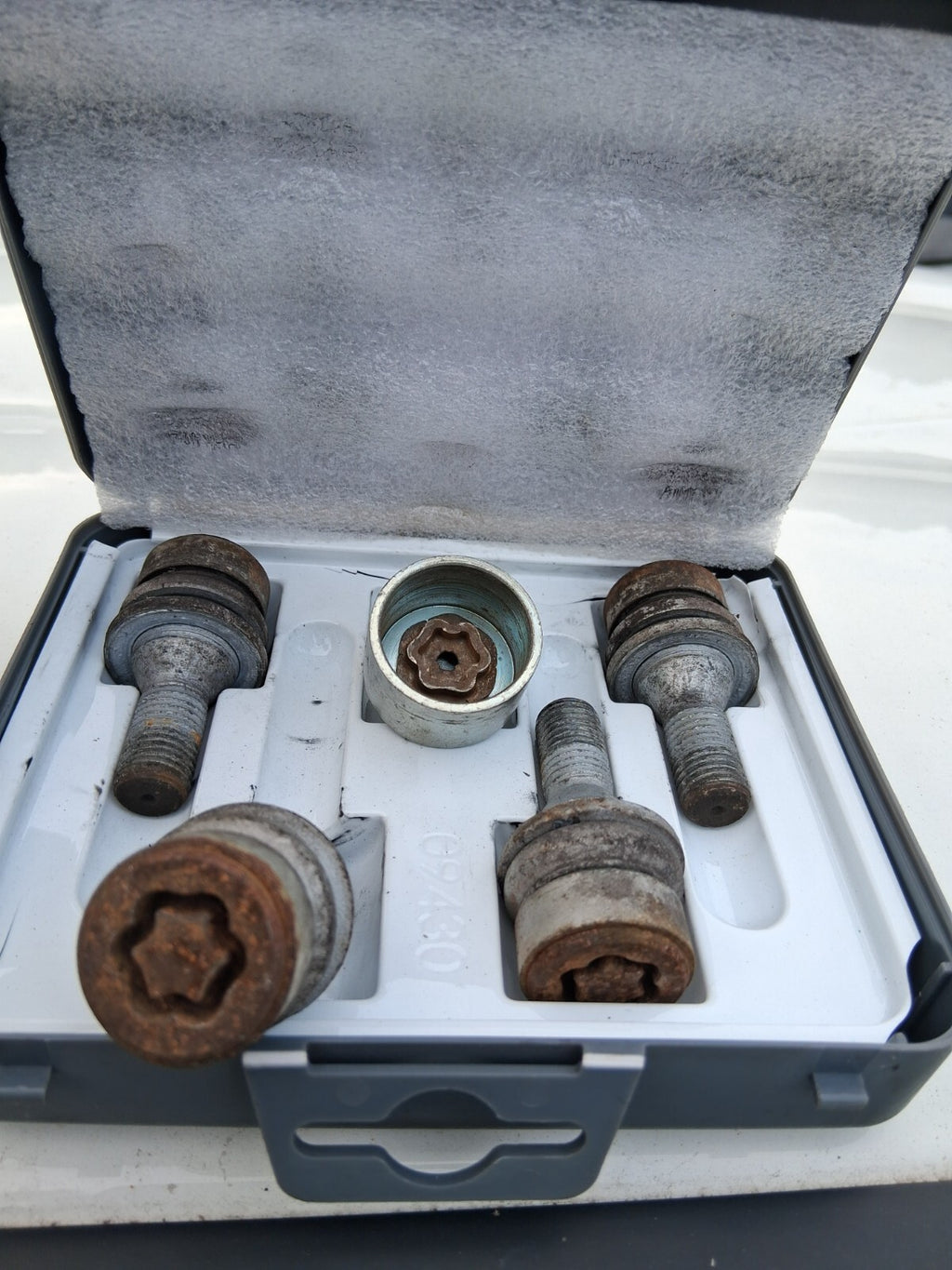 TOYOTA AYGO MK2 2020 LOCKING WHEEL NUT WITH KEY