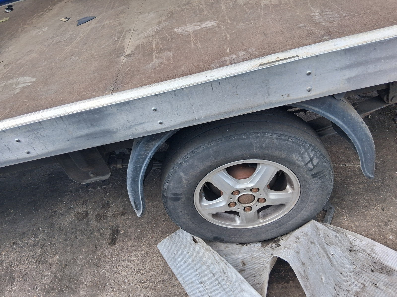 2020 SAIC LDV V80 16 INCH ALLOY WHEEL WITH TYRE 215/75R16
