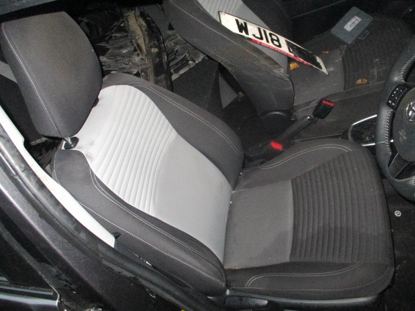 TOYOTA YARIS MK3 2018 OSF DRIVER SIDE FRONT COMPLETE SEAT FABRIC