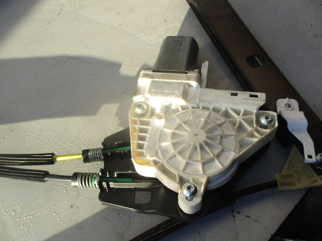 AUDI A1 8X 2015 OSF DRIVER SIDE FRONT WINDOW REGULATOR & MOTOR 8K0959802C