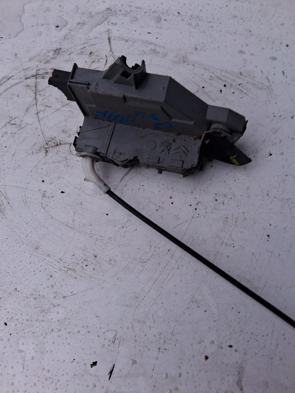 2008 CITROEN C3 LEFT PASSENGER SIDE NEAR SIDE DOOR LOCK A02510