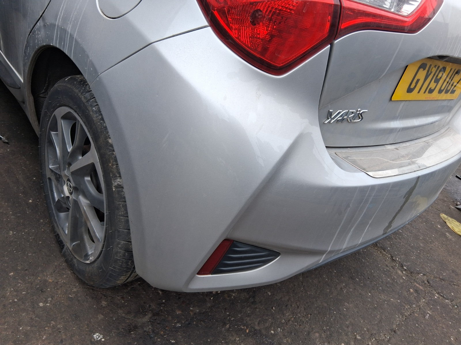 TOYOTA YARIS MK3 2019 FACELIFT REAR COMPLETE BUMPER GREY 2SN