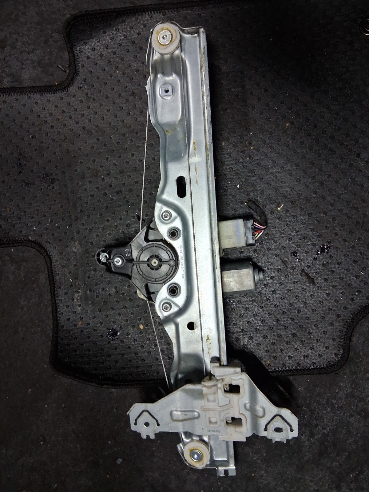 2020 NISSAN QASHQAI J11 MK2 OSR DRIVER SIDE WINDOW MOTOR REGULATOR 82700HV00C