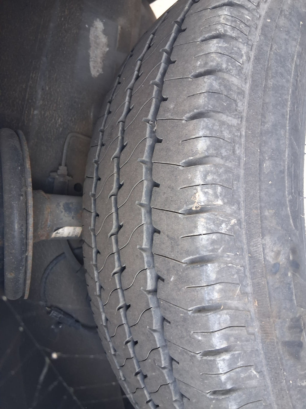 2020 SAIC LDV V80 16 INCH ALLOY WHEEL WITH TYRE 215/75R16