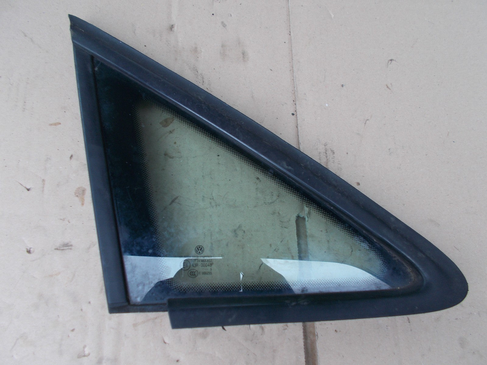 2009 VW TOURAN 1.9 TDI PASSENGER SIDE FRONT QUARTER WINDOW GLASS 43R00048