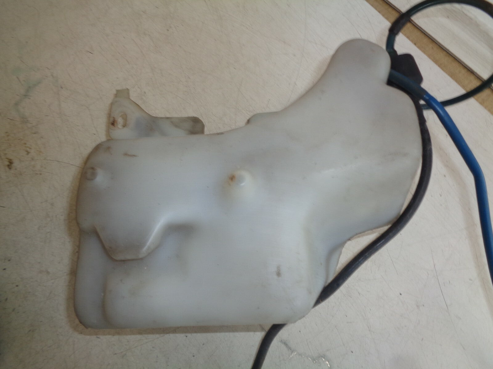 VAUXHALL ASTRA F 1998 MK3 WINDSCREEN WASHER BOTTLE 0023935