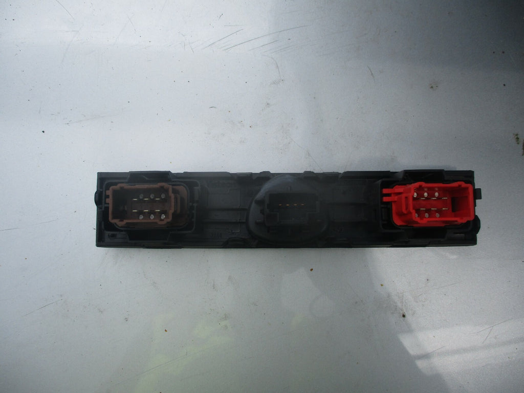 RENAULT CLIO MK2 DASHBOARD DASH HAZARD SWITCH PANEL R6195340