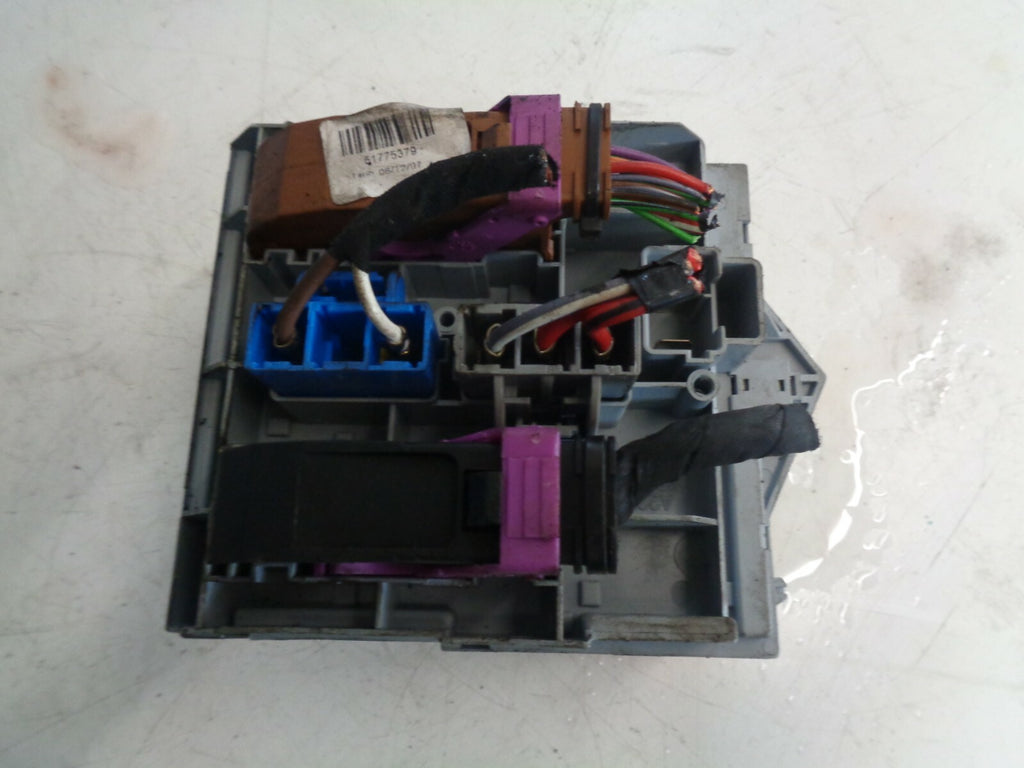 FIAT BRAVO MK2 2008 FUSE BOX UNDER BONNET 51775686