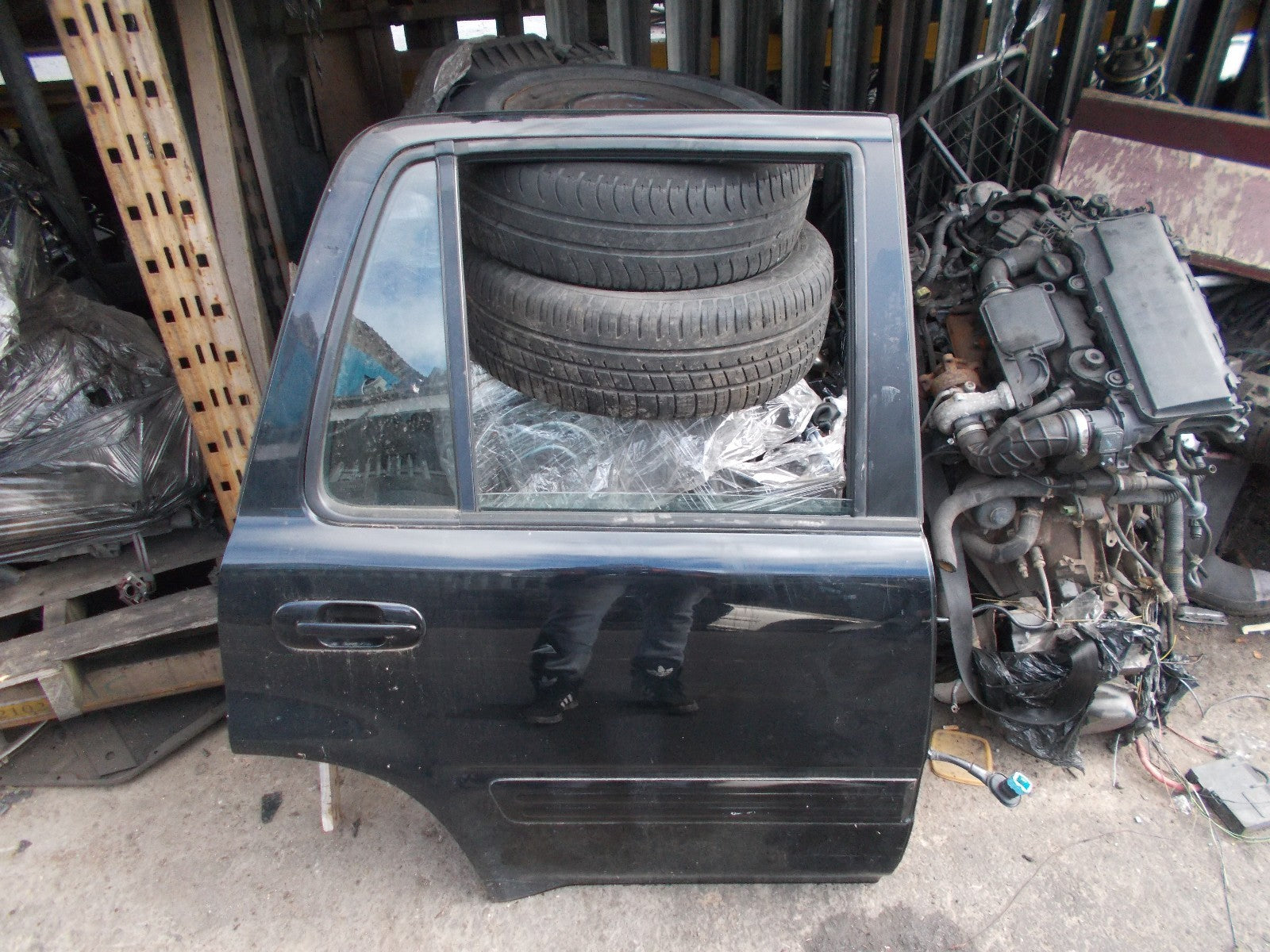 HONDA CRV CR-V MK1 2001 OFF SIDE REAR DOOR DRIVER SIDE REAR DOOR BLACK