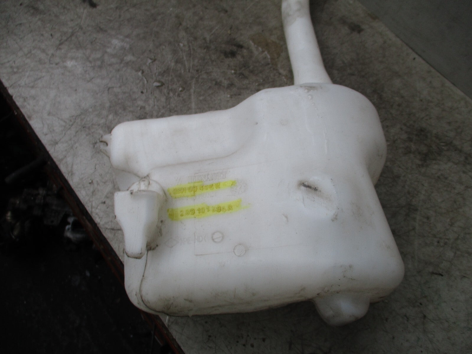 2013 RENAULT MASTER MK3 WINDSCREEN WASHER WATER BOTTLE RESERVOIR 289101394R