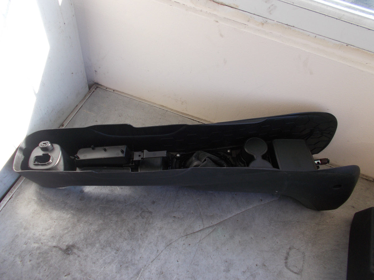VAUXHALL VIVA 2016 CENTRE CONSOLE TRIM GEAR STICK TRIM & CUPHOLDERS 42347177