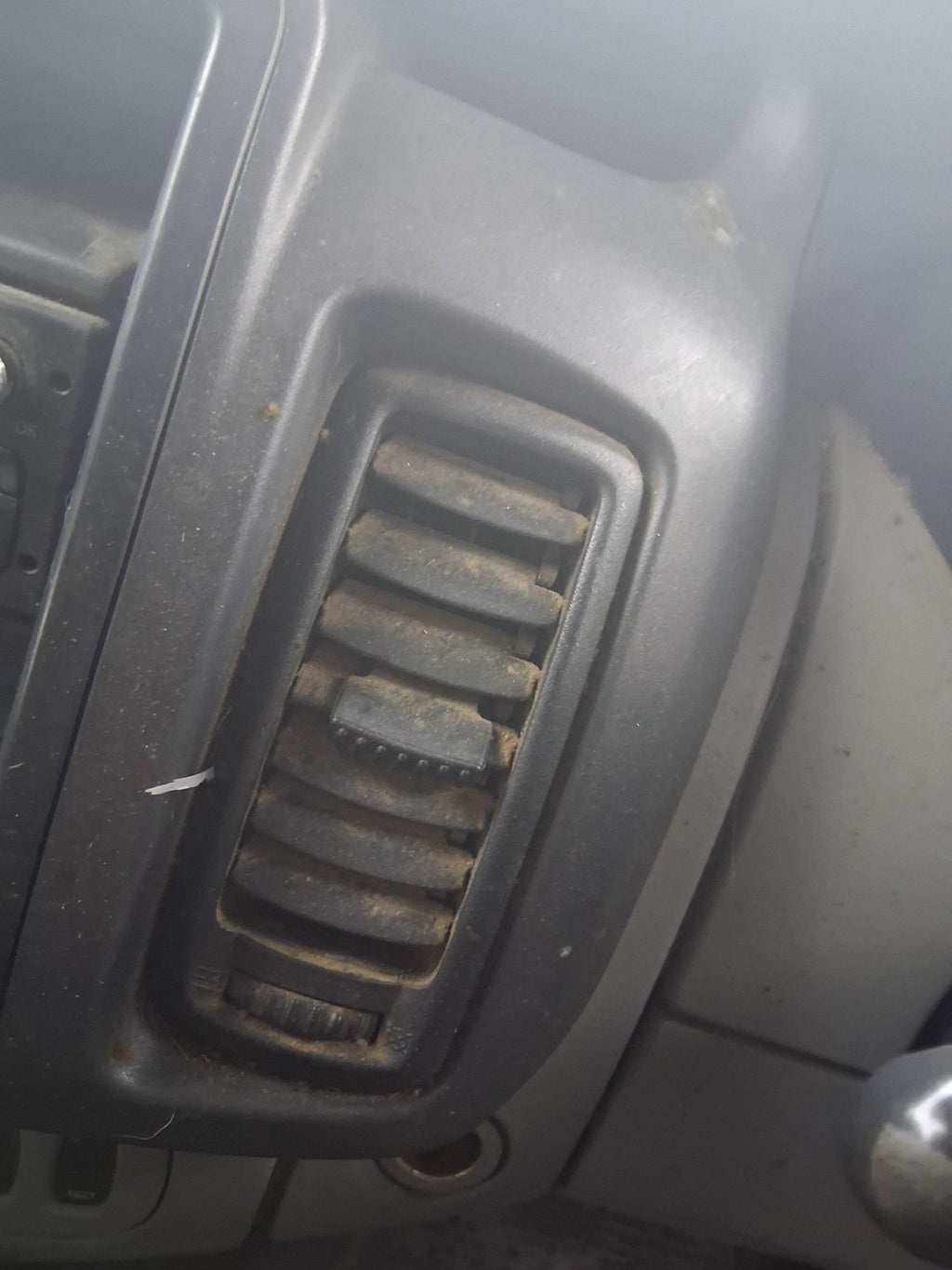 2014 VAUXHALL VIVARO MK1 FRONT DASHBOARD CENTER BOTH AIR VENTS