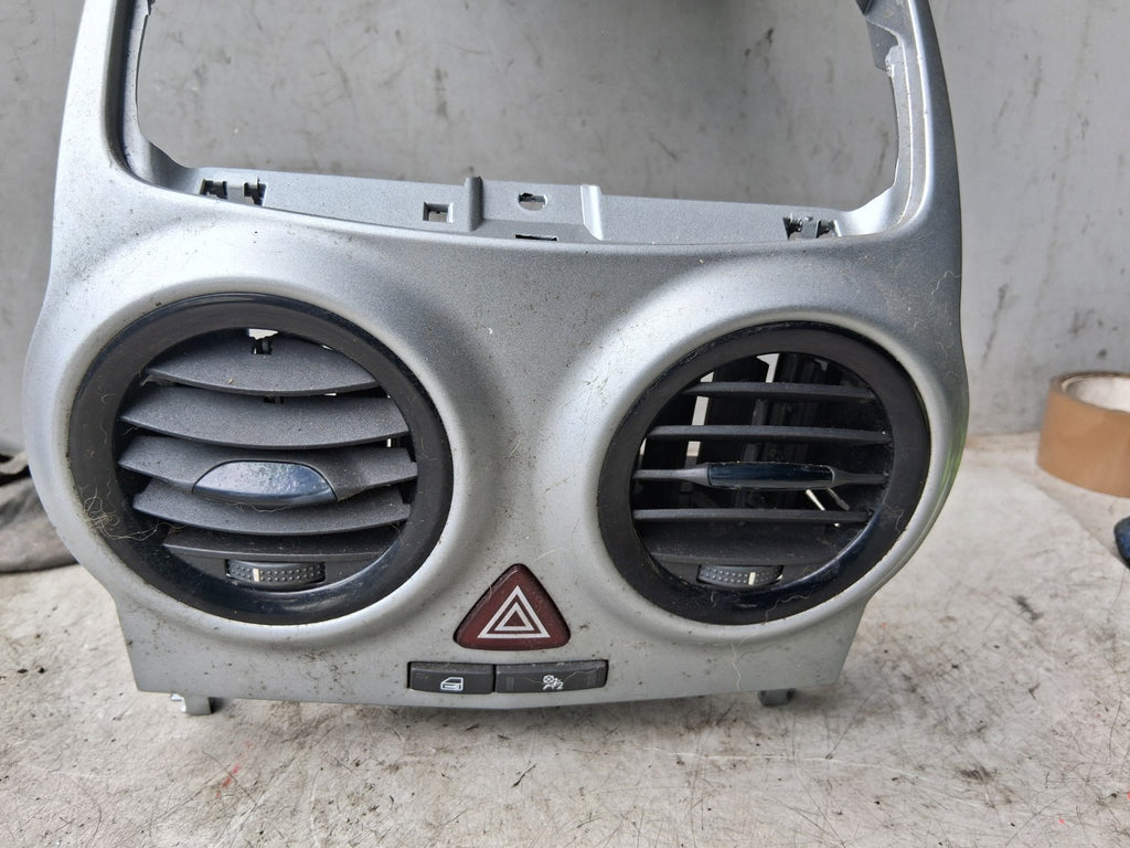 VAUXHALL CORSA D 2011 FRONT DASHBOARD CENTRE AIR VENT & HAZARD SWITCH 460029937