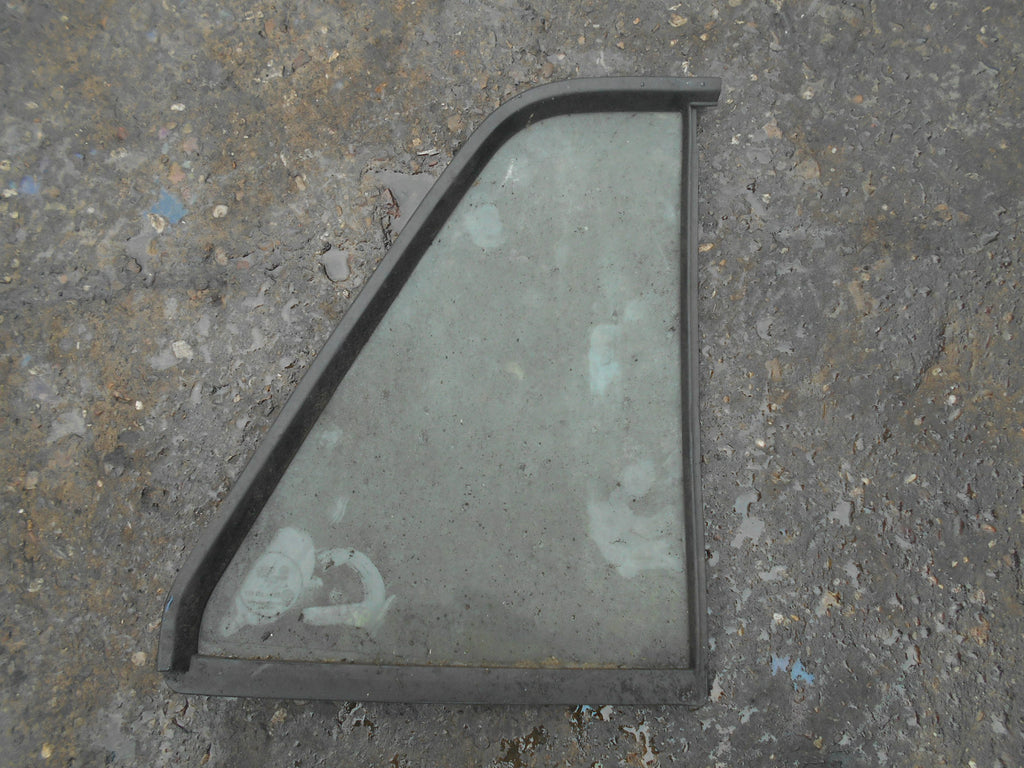 VOLKSWAGEN VW GOLF MK2 1992 5 DOOR NSR PASSENGER SIDE REAR 1/4 QUARTER GLASS
