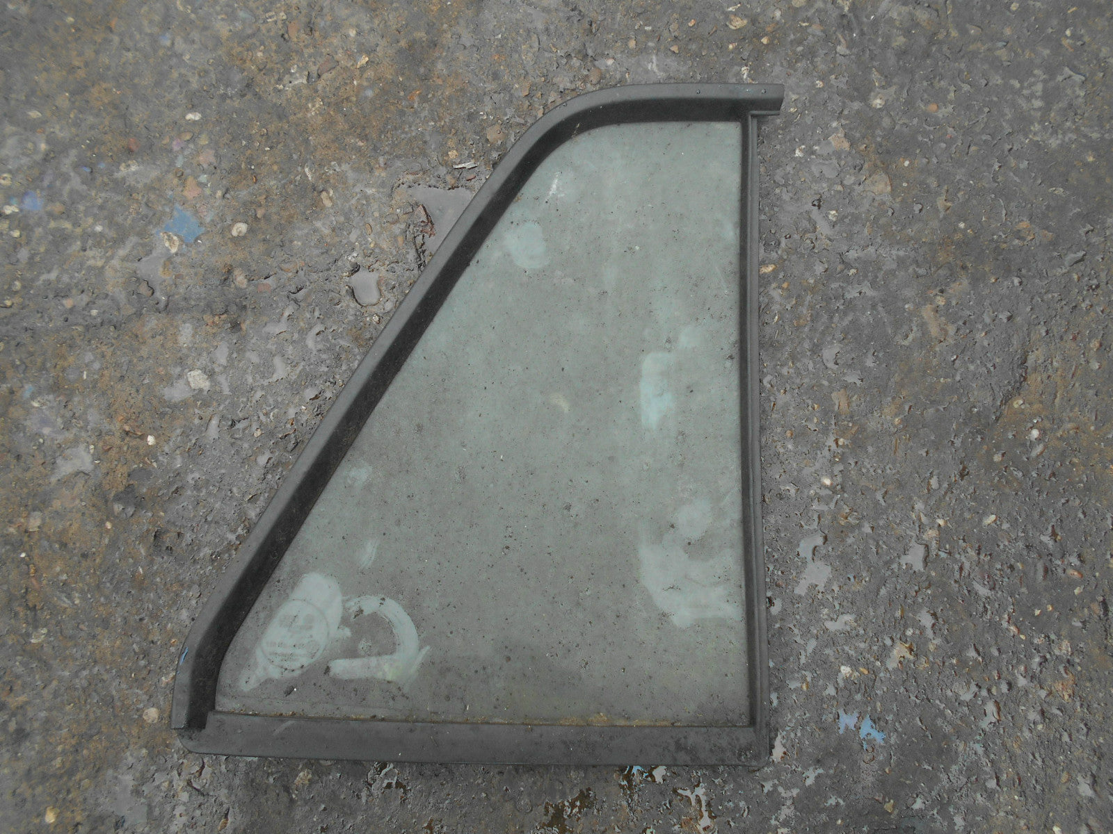 VOLKSWAGEN VW GOLF MK2 1992 5 DOOR NSR PASSENGER SIDE REAR 1/4 QUARTER GLASS