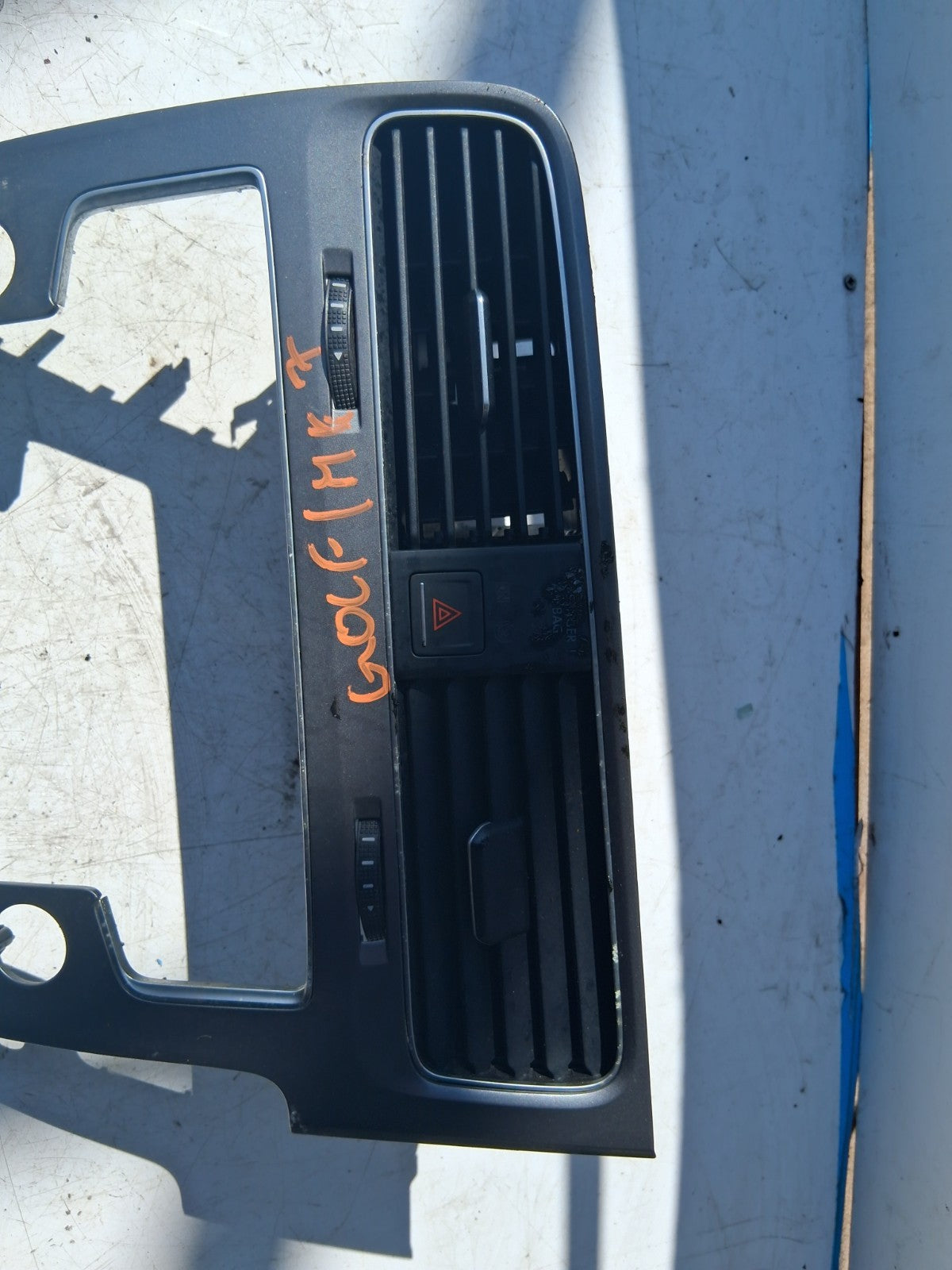 2013 VW VOLKSWAGEN GOLF MK7 CENTRE AIR VENTS WITH CONSOLE/ STEREO TRIM 5G2819743