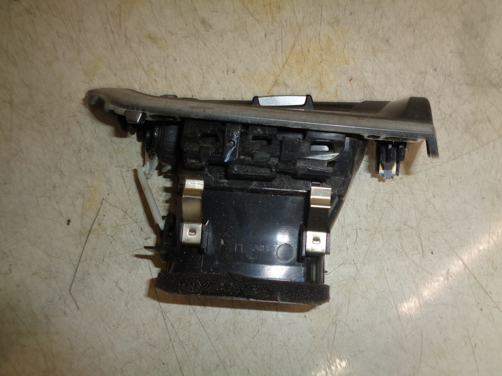 BMW 1 SERIES F20 2019 FRONT DASH PASSENGER SIDE AIR VENT 9205355