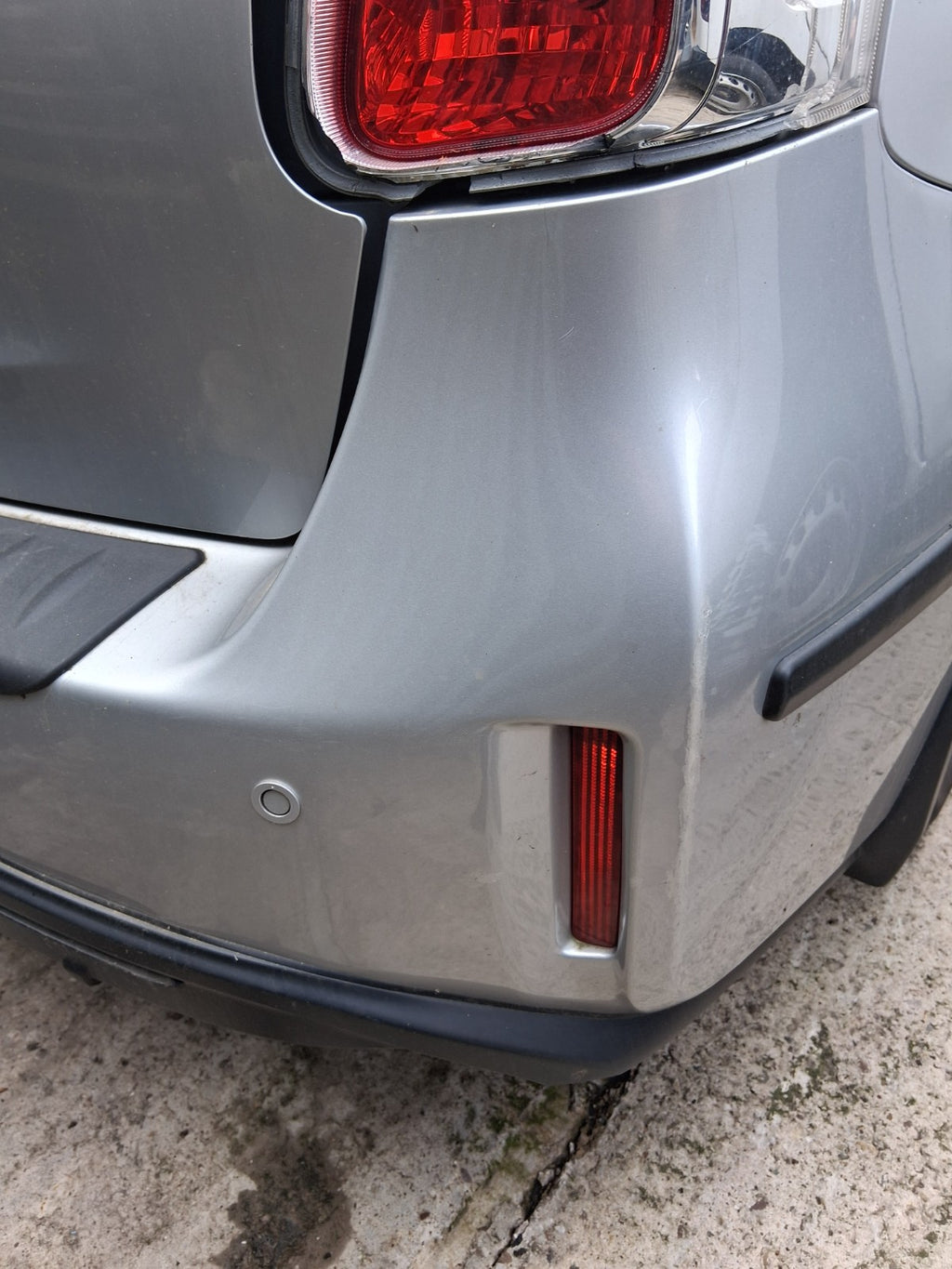 2018 TOYOTA PRIUS V PLUS XW40 COMPLETE REAR BUMPER WITH PDC SENSORS SLIVER