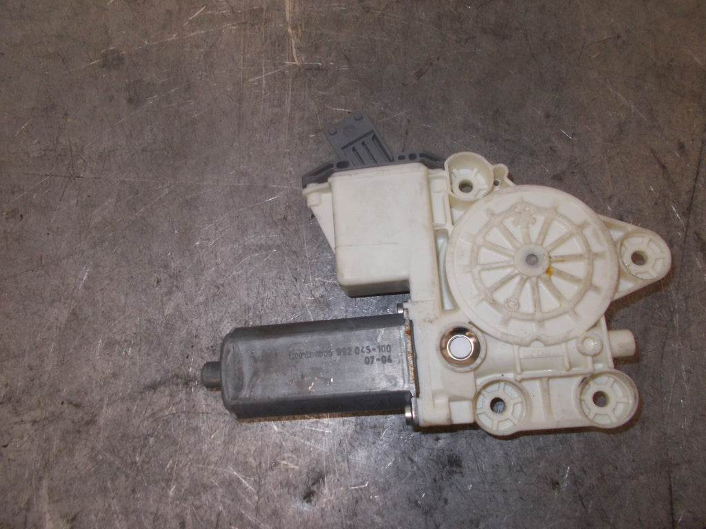 TOYOTA AVENSIS T250 2007 NSF PASSENGER SIDE FRONT WINDOW REGULATOR 6982005050