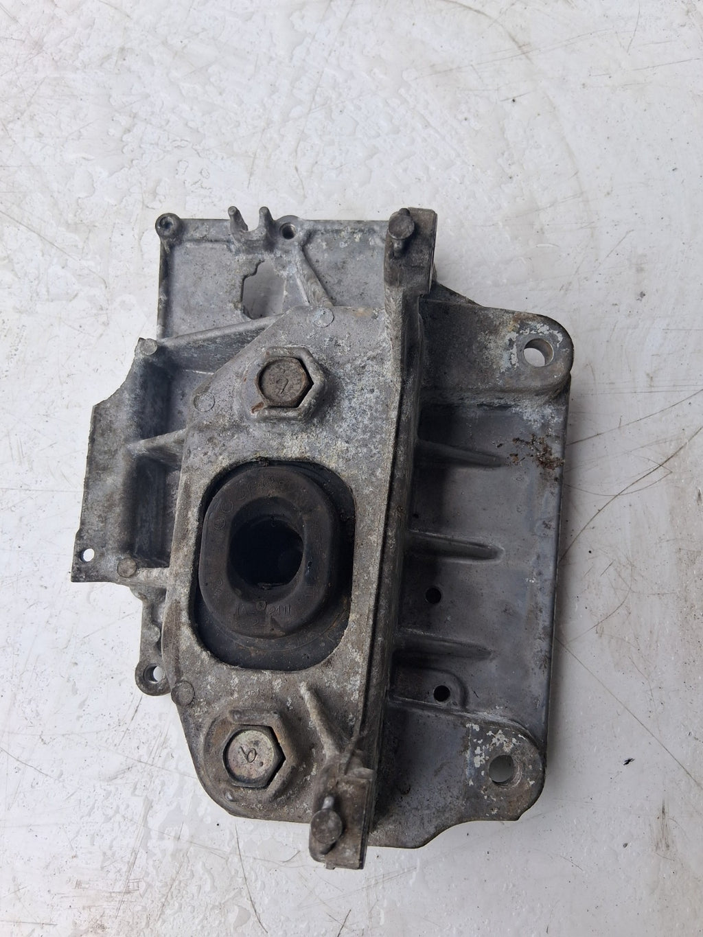 2016 NISSAN JUKE F15 ENGINE MOUNT BRACKET 038122