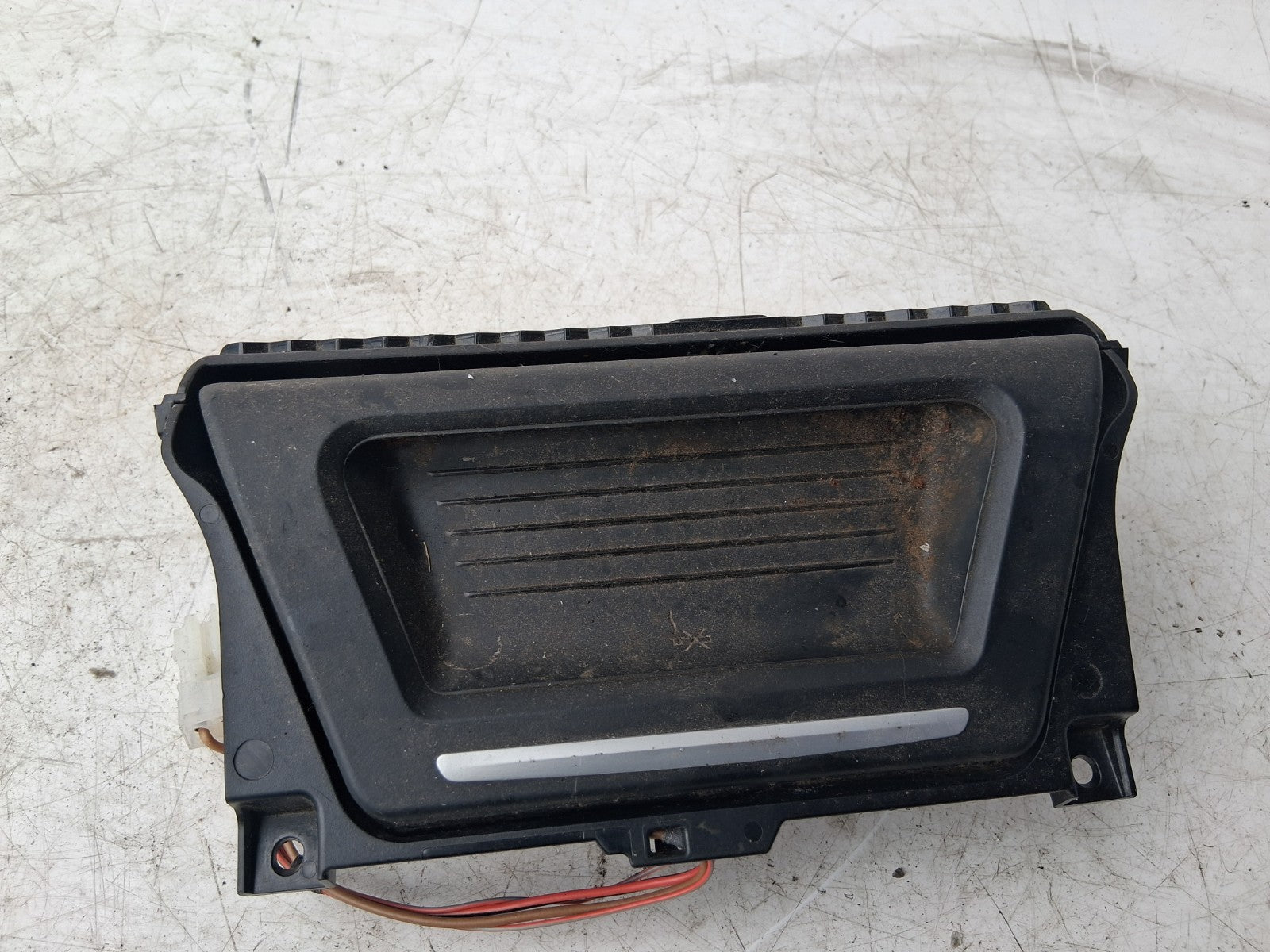 2010 BMW 5 SERIES F10 FRONT CUP HOLDER 12V SOCKET PORT STORAGE