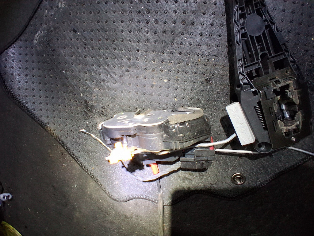 2018 VAUXHALL ZAFIRA C OSR DRIVER SIDE REAR RIGHT DOOR LOCK MECHANISM 13579556