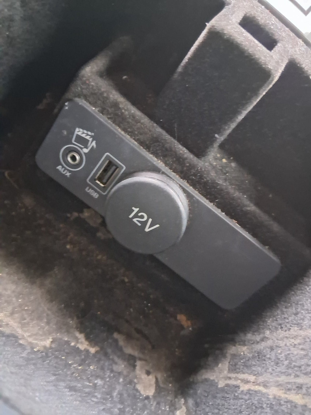 2016 RANGE ROVER EVOQUE L538 UNDER ARMREST USB PORT SOCKET