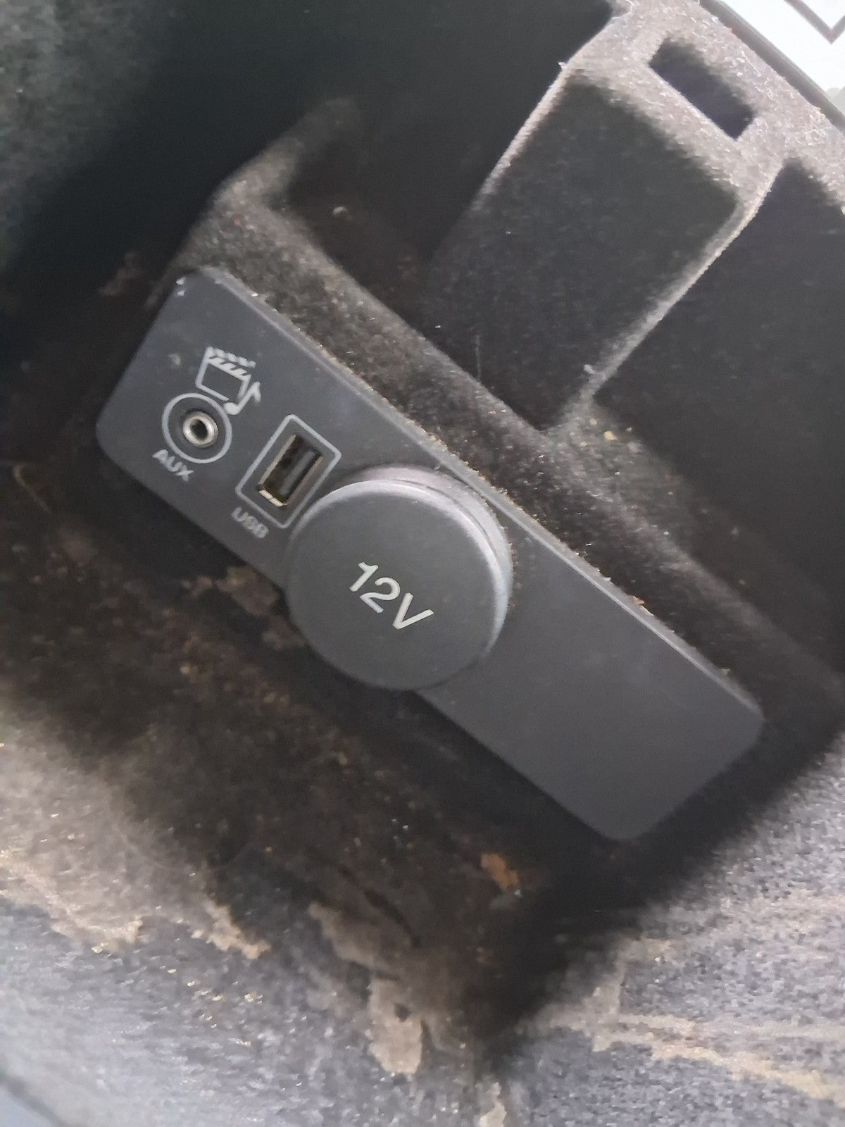 2016 RANGE ROVER EVOQUE L538 UNDER ARMREST USB PORT SOCKET