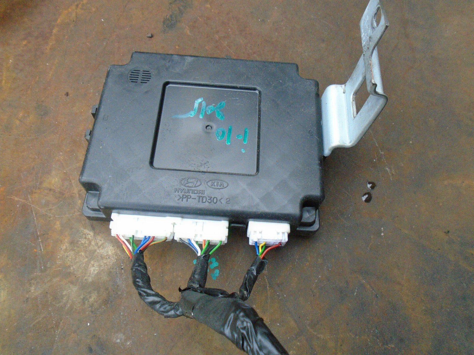 HYUNDAI I10 MK2 2016 BCM BODY CONTROL MODULE ECU 95400B9090