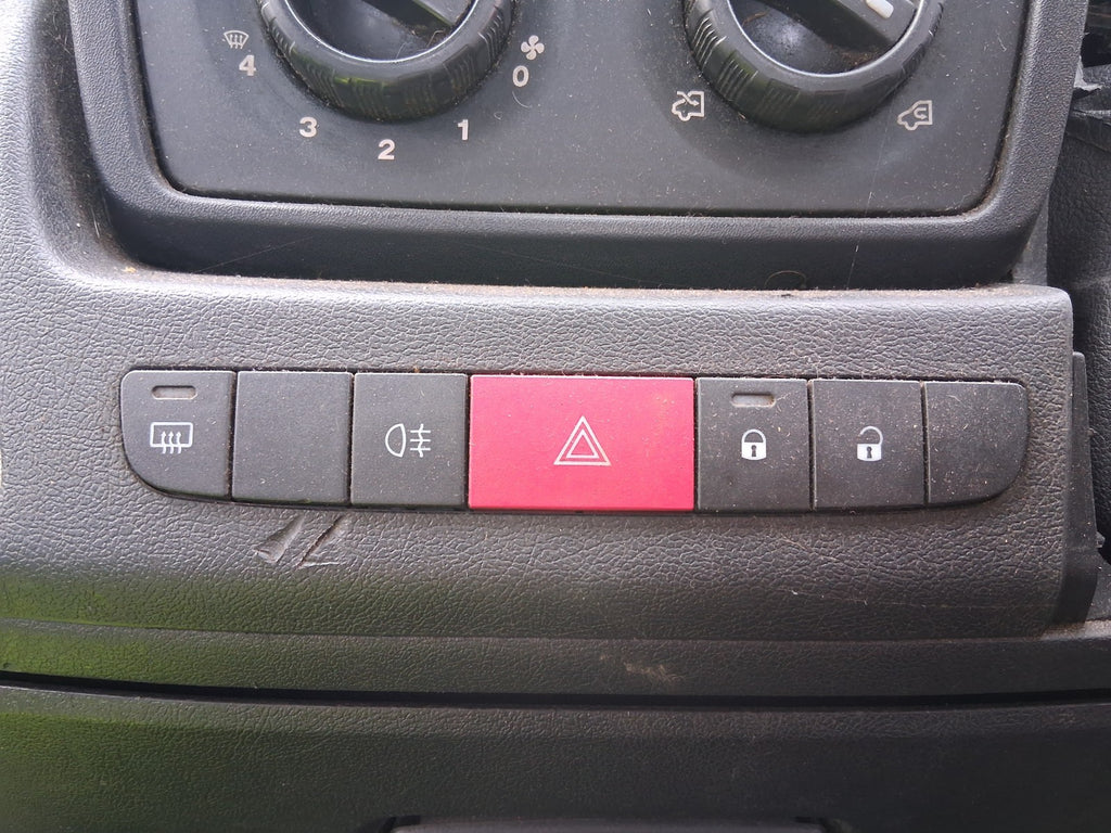 2014 CITROEN RELAY MK3 HAZARD & CENTER LOCKING SWITCH