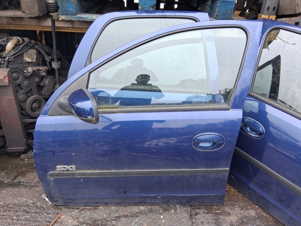 2005 VAUXHALL CORSA C NSF PASSENGER SIDE FRONT LEFT COMPLETE DOOR BLUE