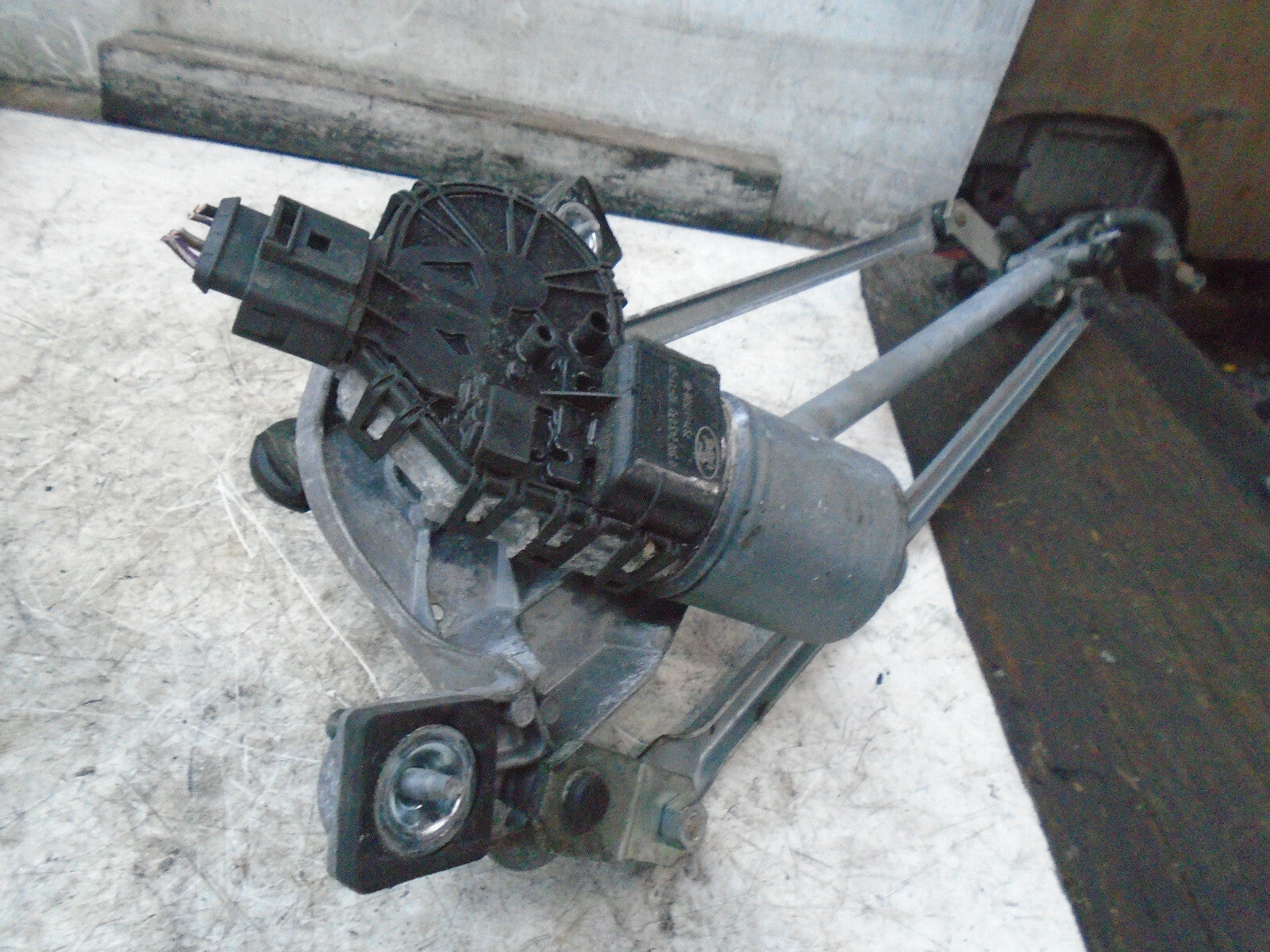 FORD MONDEO MK4 2013 FREONT WINDSCREEN WIPER MOTOR LINKAGE 7S7117504BD
