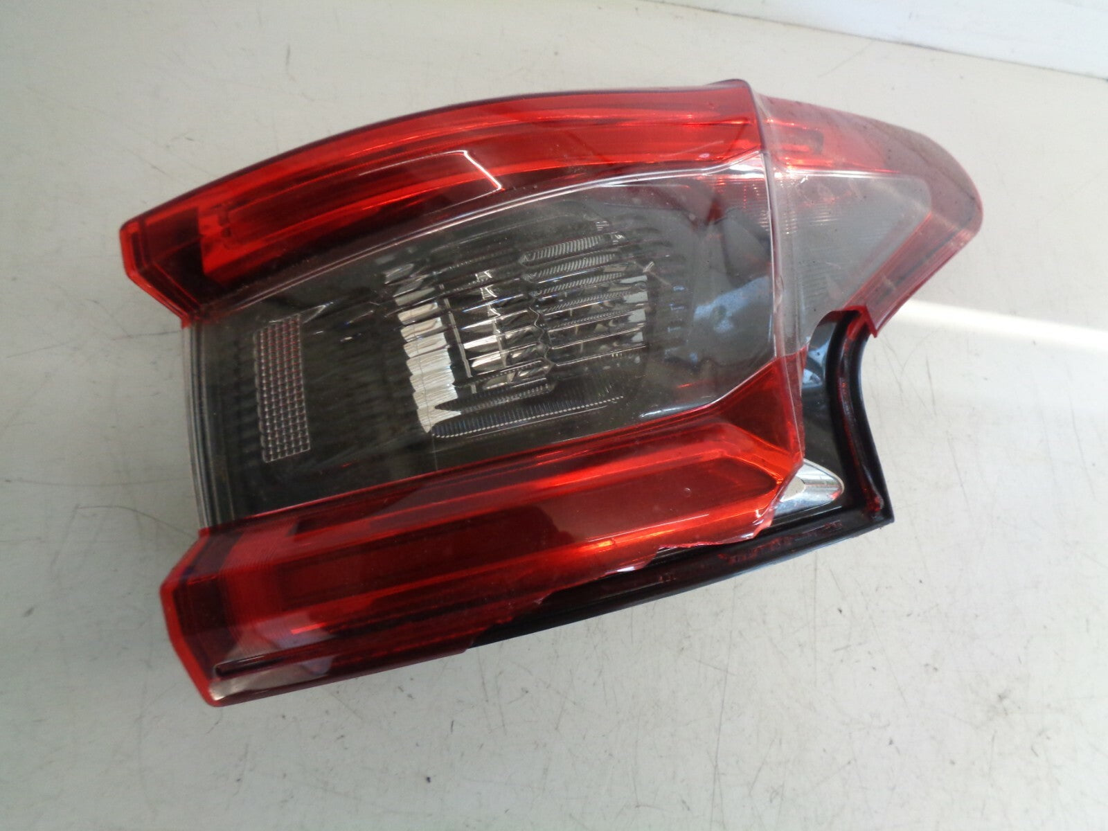 NISSAN QASHQAI 2018 J11 OSR DRIVER SIDE REAR TAILLIGHT DAMAGED 26550HV00A