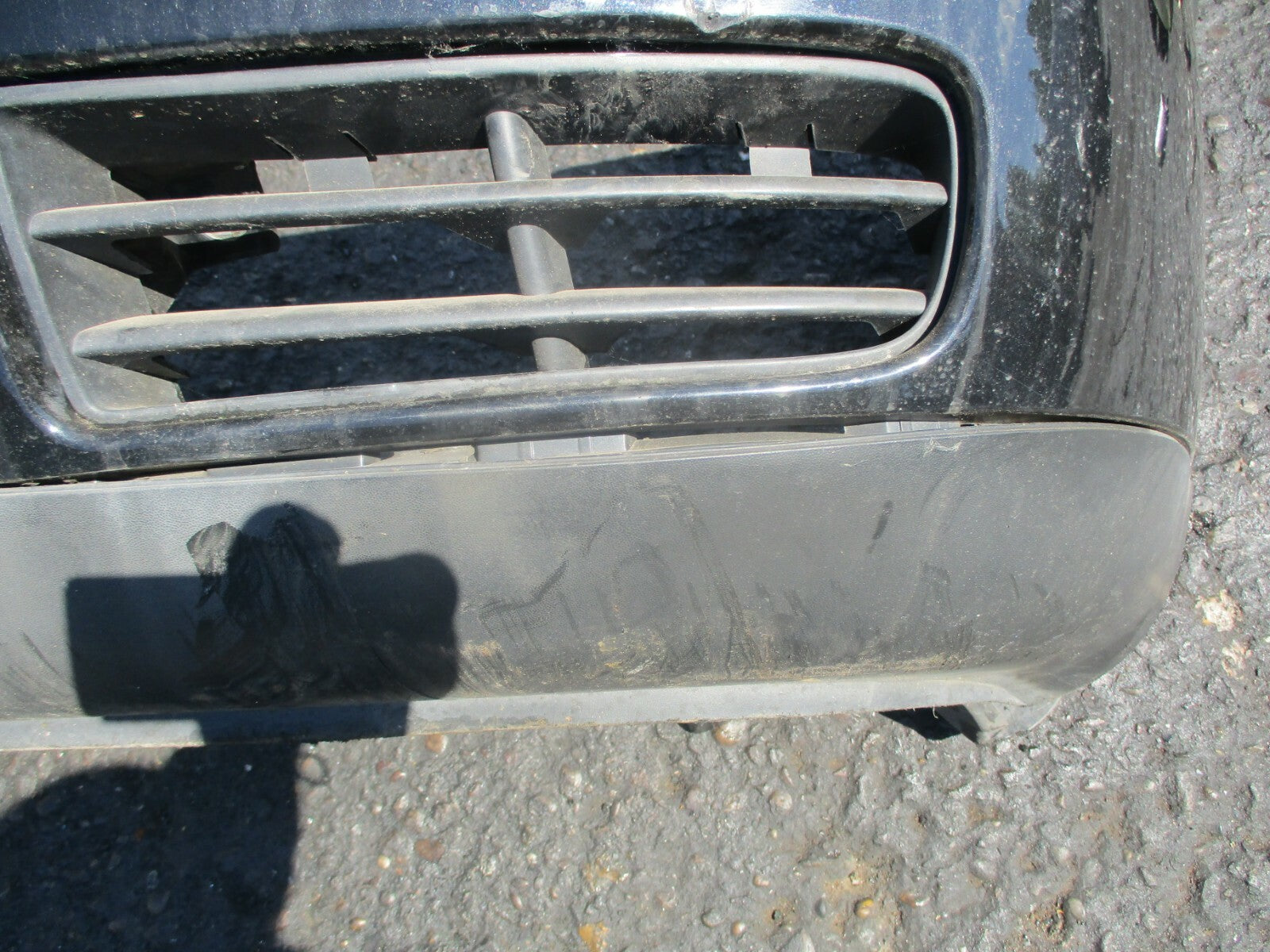 VW VOLKSWAGEN GOLF CABRIO 1998 FRONT PLASTIC BUMPER CENTRE PASSENGER GRILL BLACK