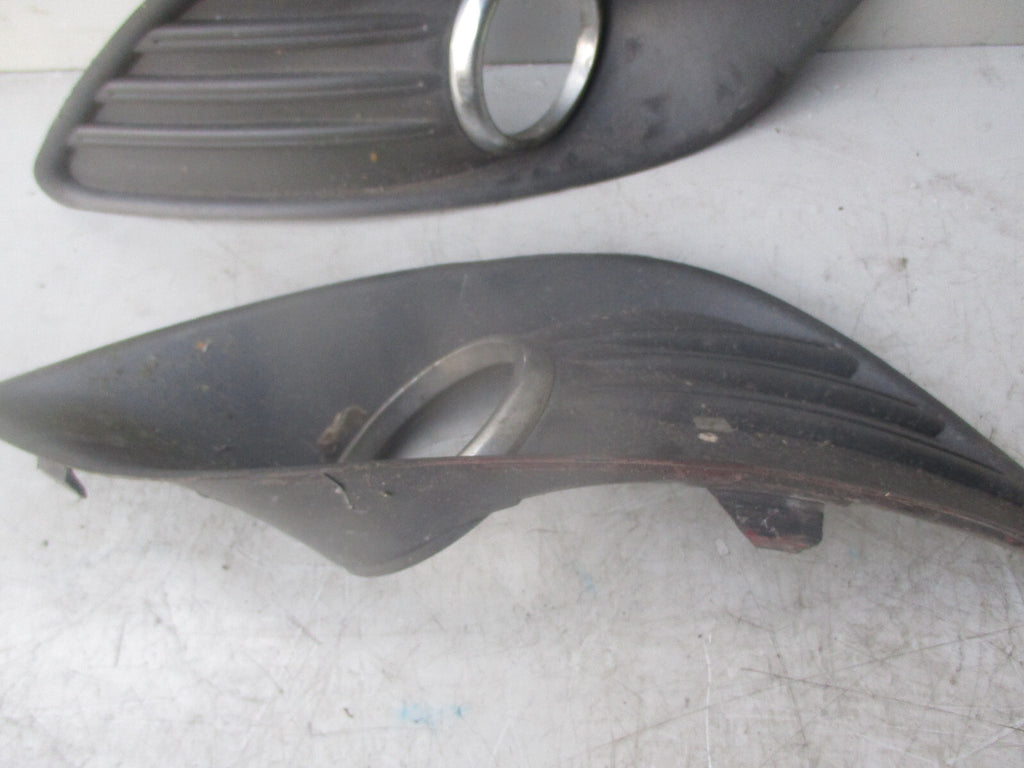 FORD FOCUS MK2 2010 LEFT RIGHT SIDE FOGLIGHT TRIM GRILL 8M51R19953AEW