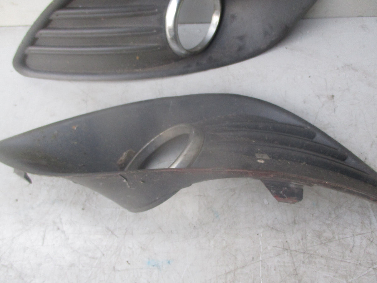 FORD FOCUS MK2 2010 LEFT RIGHT SIDE FOGLIGHT TRIM GRILL 8M51R19953AEW