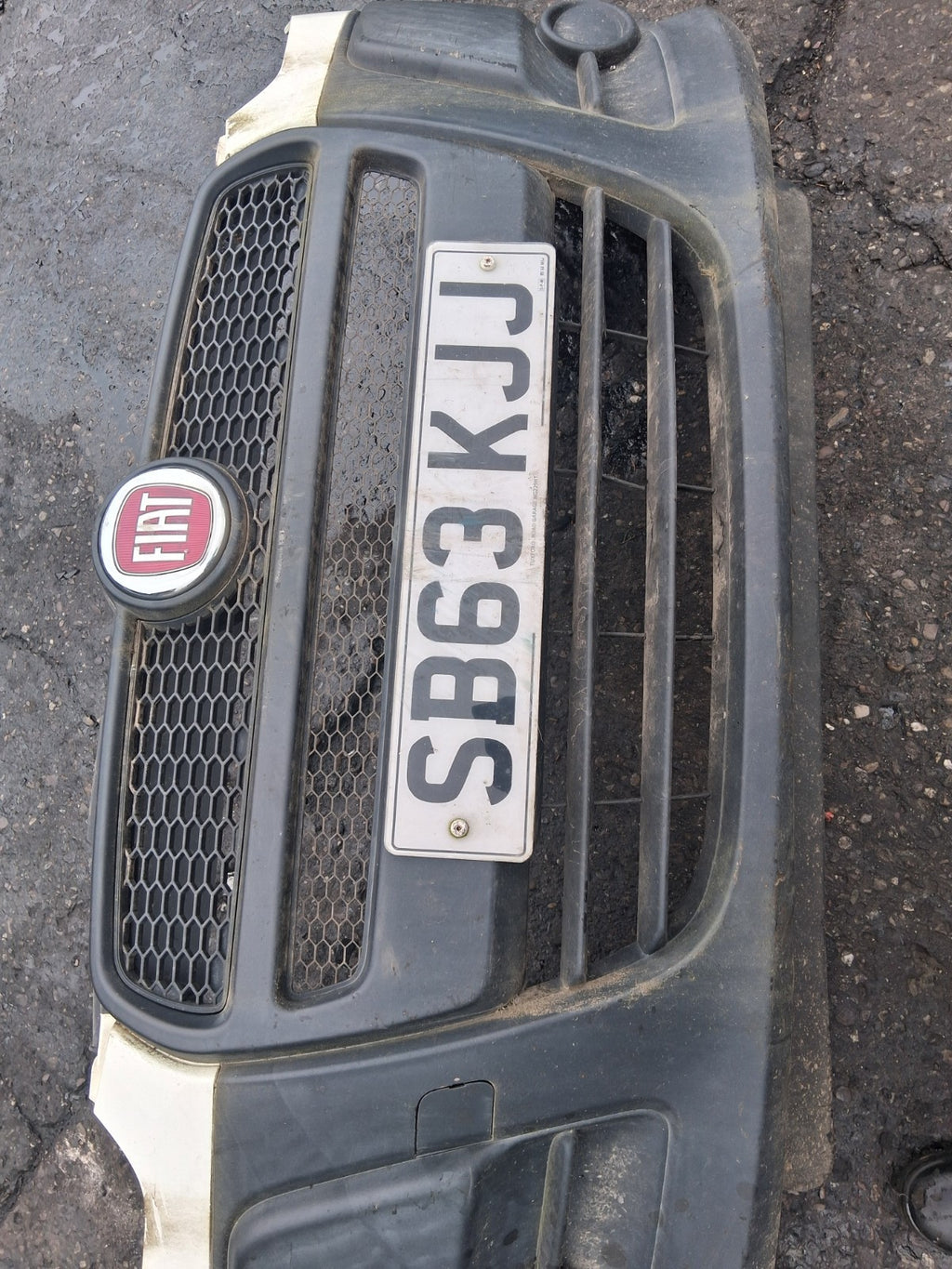 2013 FIAT DOBLO MK2 FRONT COMPLETE FRONT BUMPER CHROME GRILL BADGE GRILLE