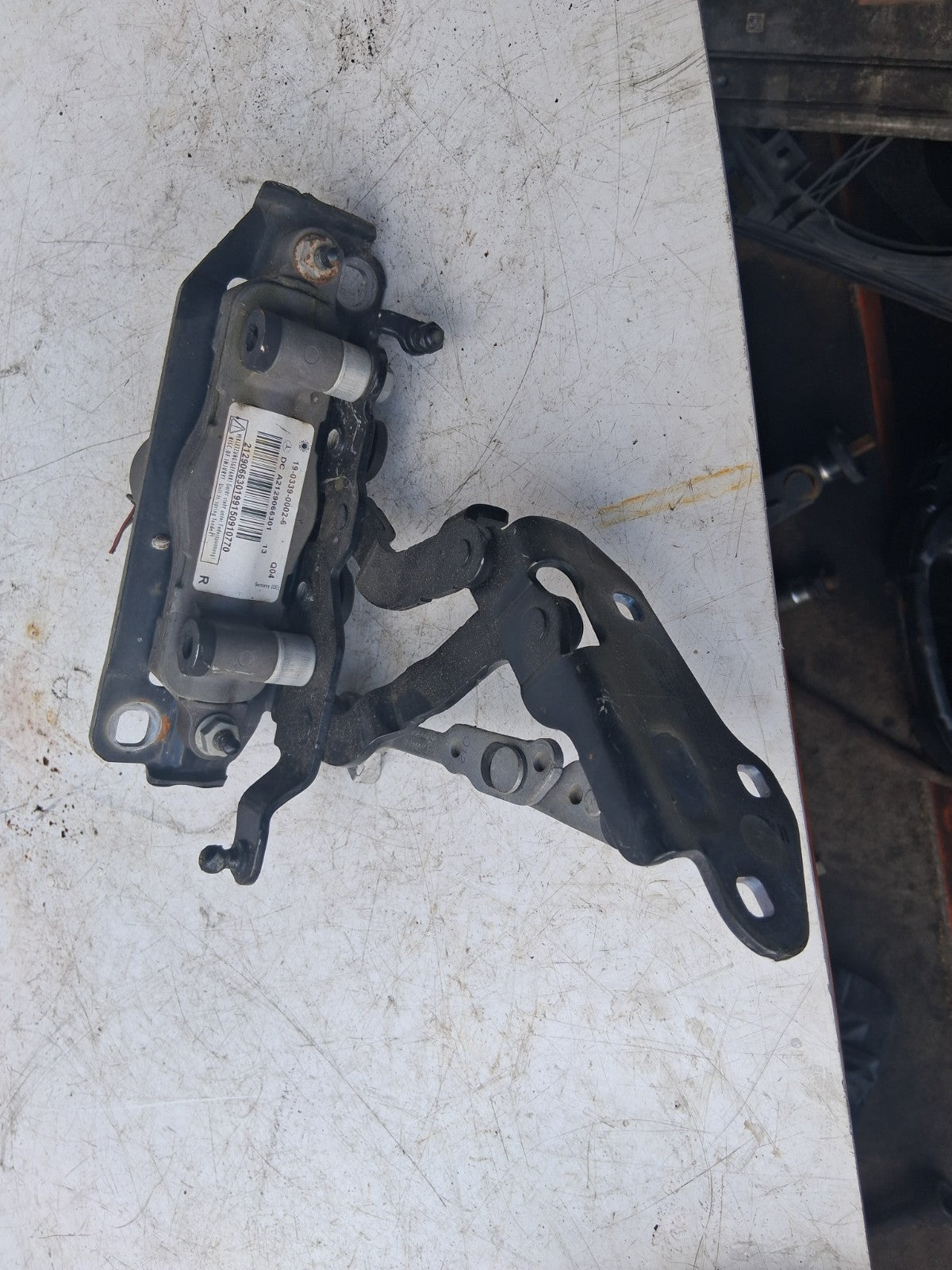 2015 MERCEDES BENZ C CLASS W204 OS DRIVER SIDE BONNET ACTUATOR A2129066301