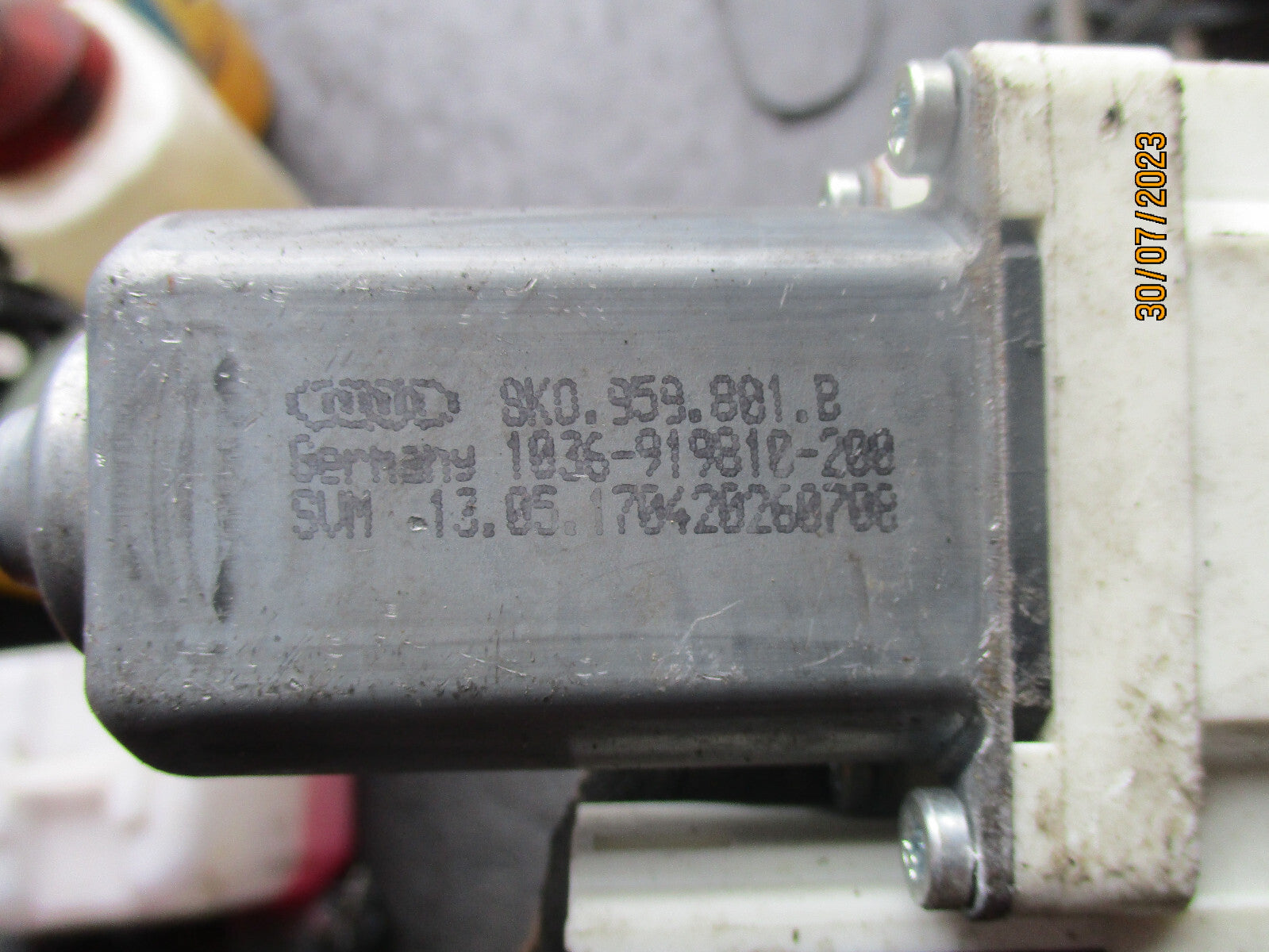 AUDI Q5 NSF PASSENGER SIDE FRONT WINDOW REGULATOR 1036-919810-200/8K0.959.801.B