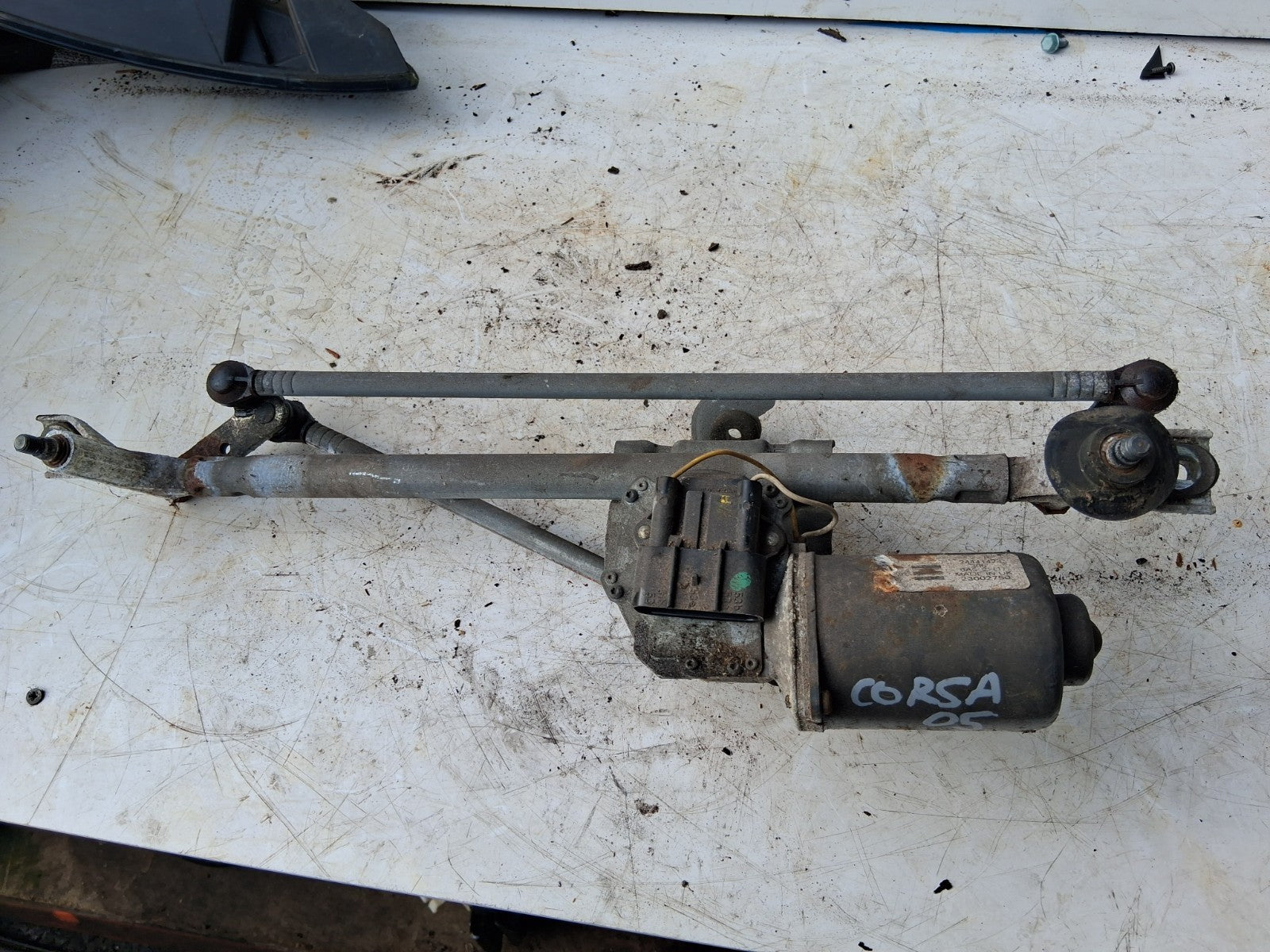2005 VAUXHALL CORSA C FRONT WINDSCREEN WIPER MOTOR & LINKAGE 23002750