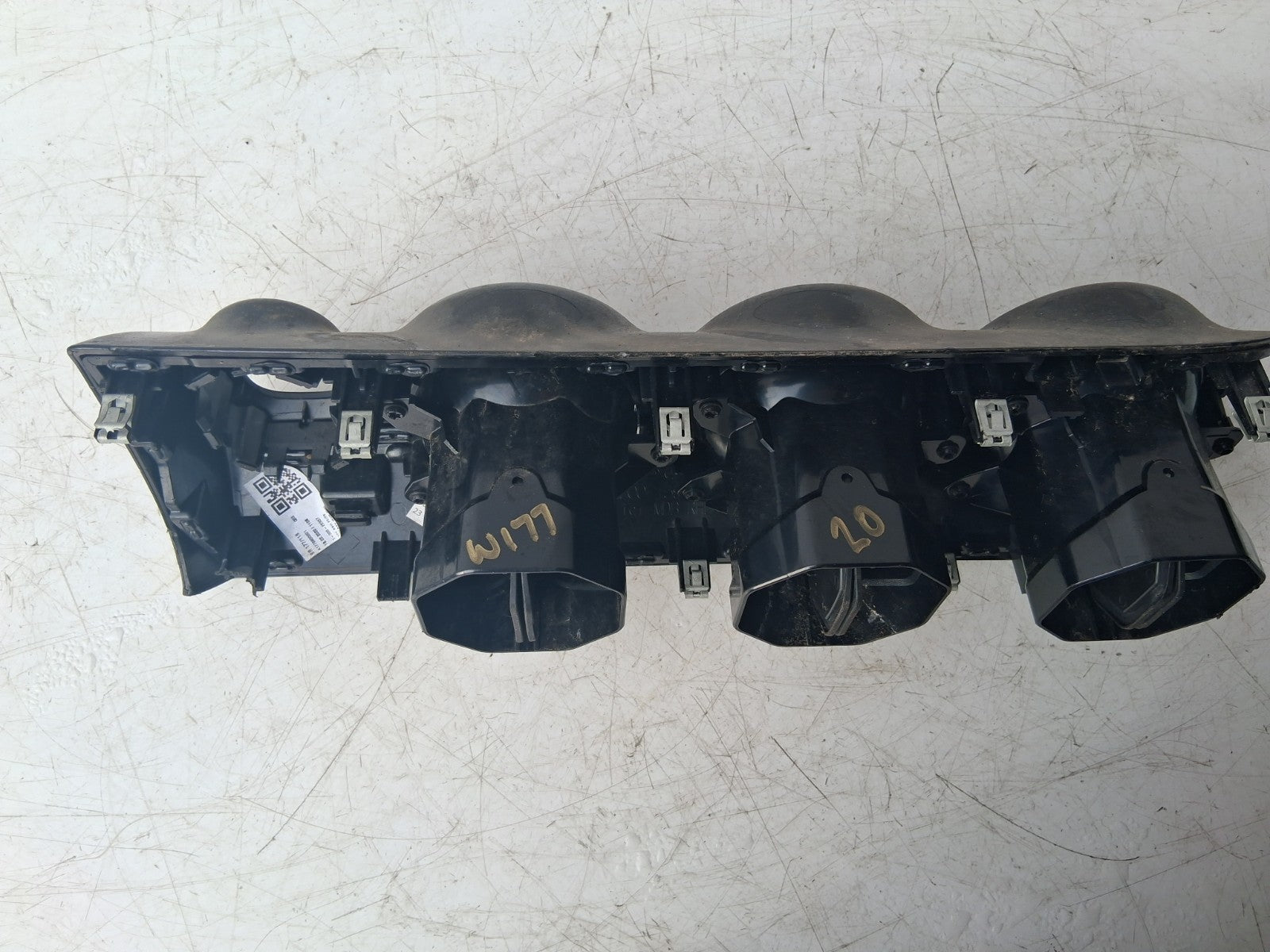 2020 MERCEDES A CLASS W177 DASHBOARD AIR VENTS AND SURROUND TRIM BR177118